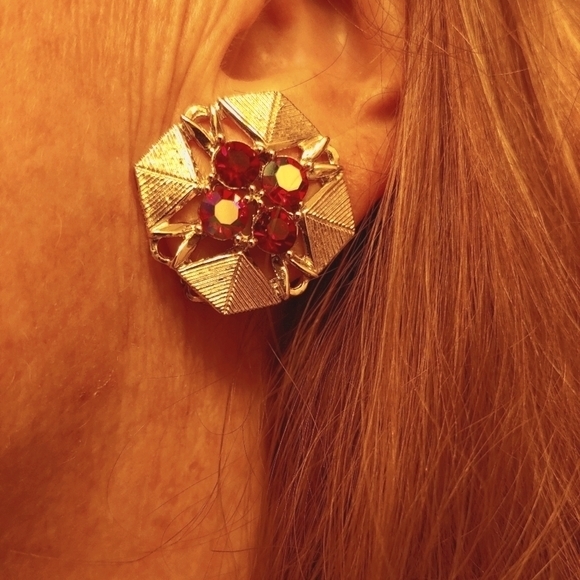 Super Vintage Clip Earrings - Picture 2 of 4